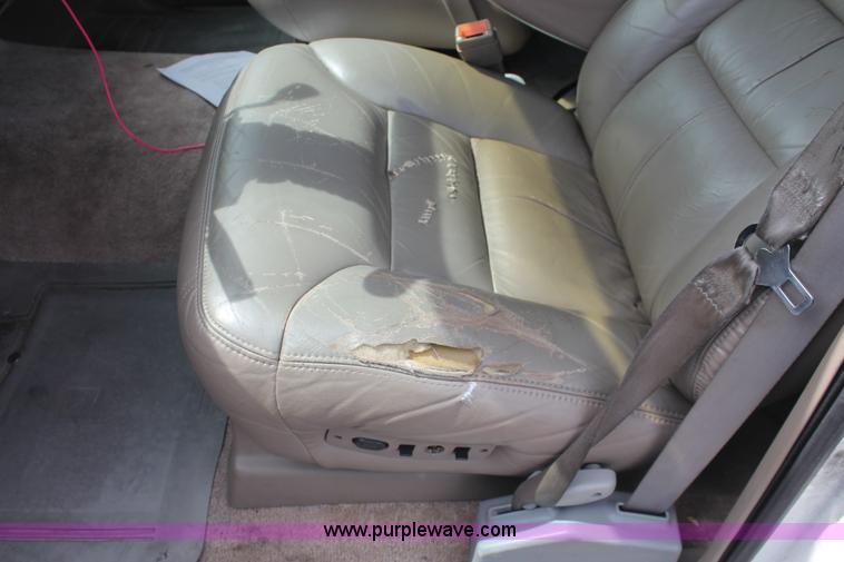 image for item I8111 1994 GMC Suburban 1500 SUV