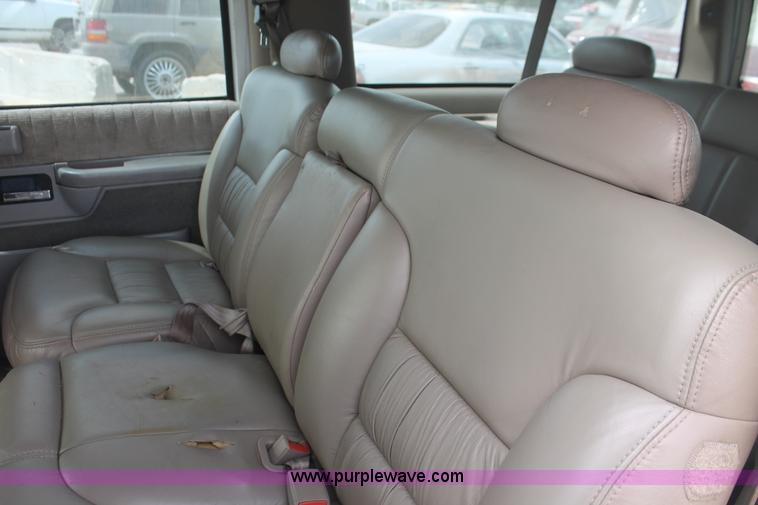 image for item I8111 1994 GMC Suburban 1500 SUV