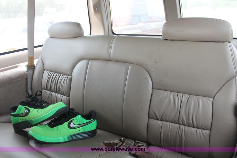 image for item I8111 1994 GMC Suburban 1500 SUV