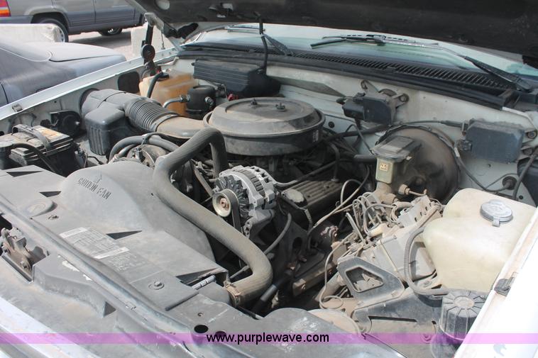 image for item I8111 1994 GMC Suburban 1500 SUV