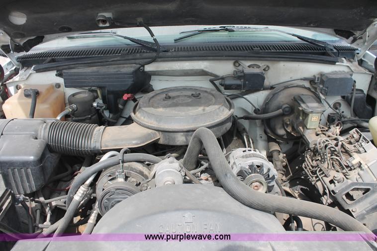 image for item I8111 1994 GMC Suburban 1500 SUV