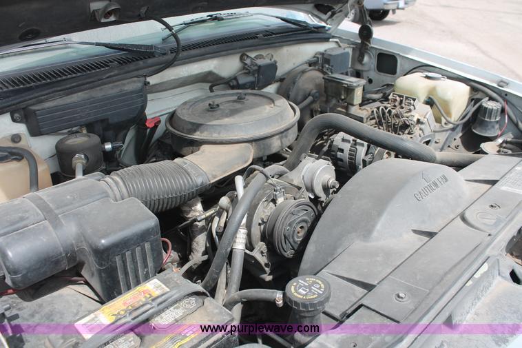 image for item I8111 1994 GMC Suburban 1500 SUV