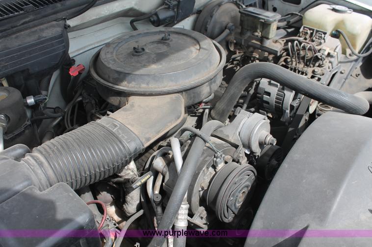 image for item I8111 1994 GMC Suburban 1500 SUV