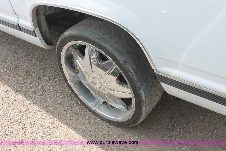 image for item I8111 1994 GMC Suburban 1500 SUV