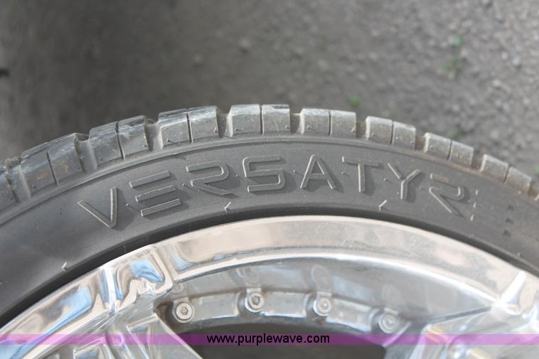 image for item I8111 1994 GMC Suburban 1500 SUV