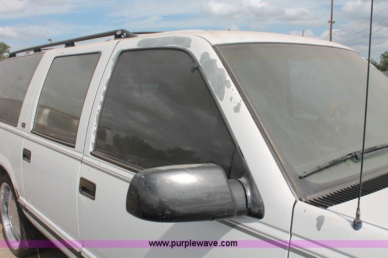 image for item I8111 1994 GMC Suburban 1500 SUV