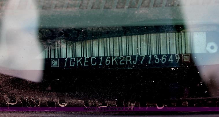 image for item I8111 1994 GMC Suburban 1500 SUV