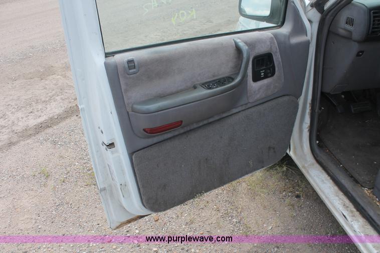 image for item I8112 1994 Dodge Caravan SE van