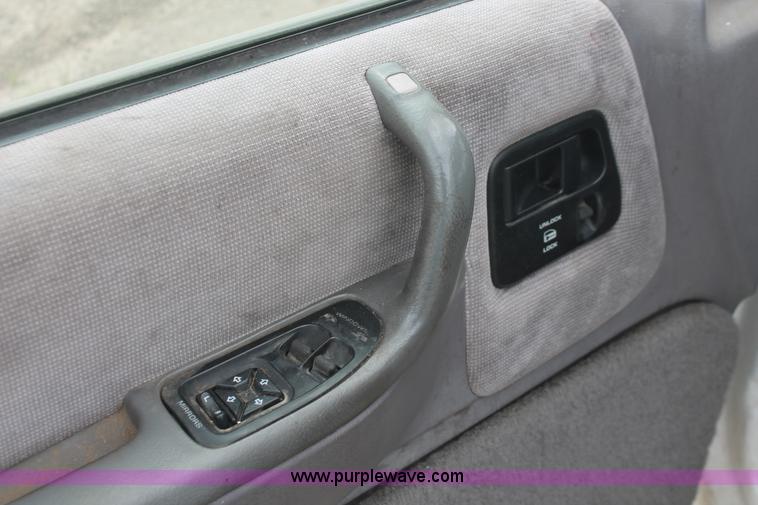 image for item I8112 1994 Dodge Caravan SE van