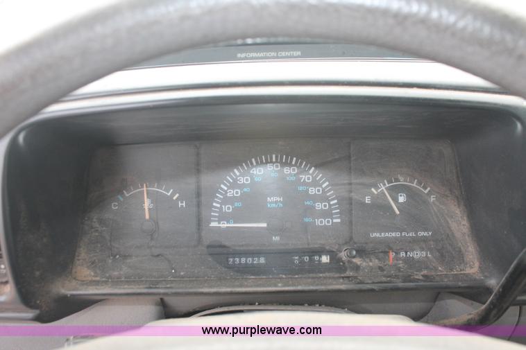 image for item I8112 1994 Dodge Caravan SE van