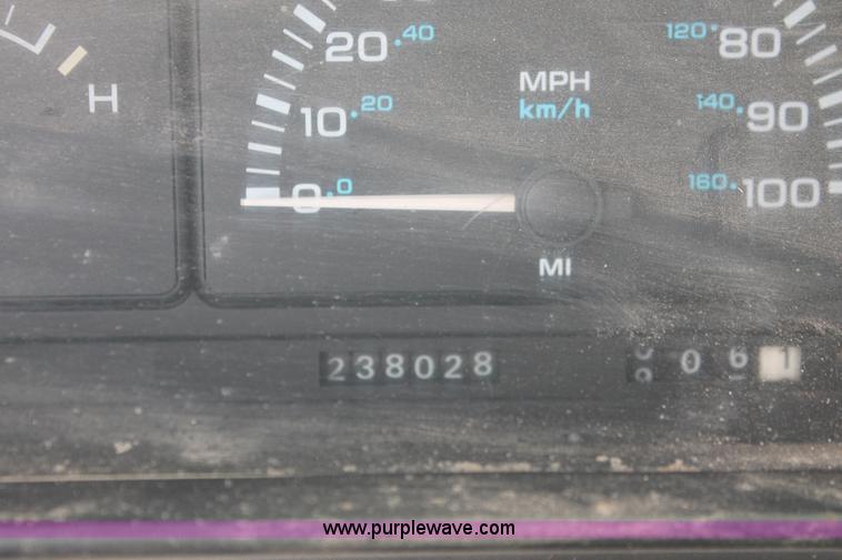 image for item I8112 1994 Dodge Caravan SE van