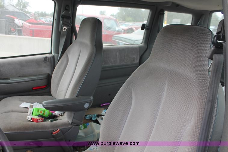 image for item I8112 1994 Dodge Caravan SE van