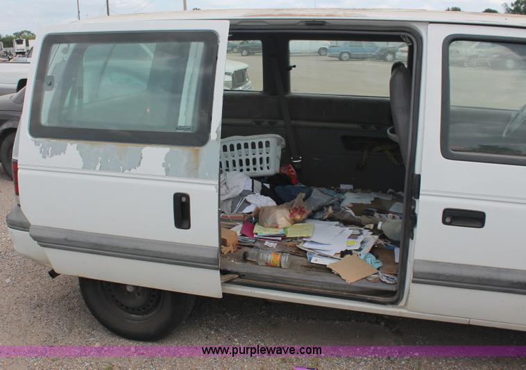 image for item I8112 1994 Dodge Caravan SE van