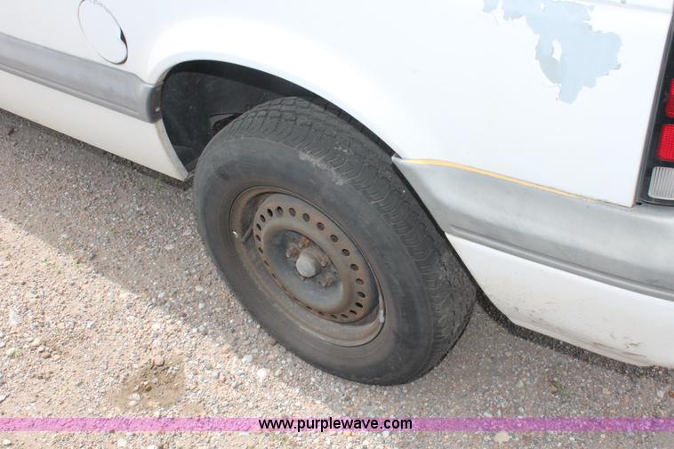 image for item I8112 1994 Dodge Caravan SE van