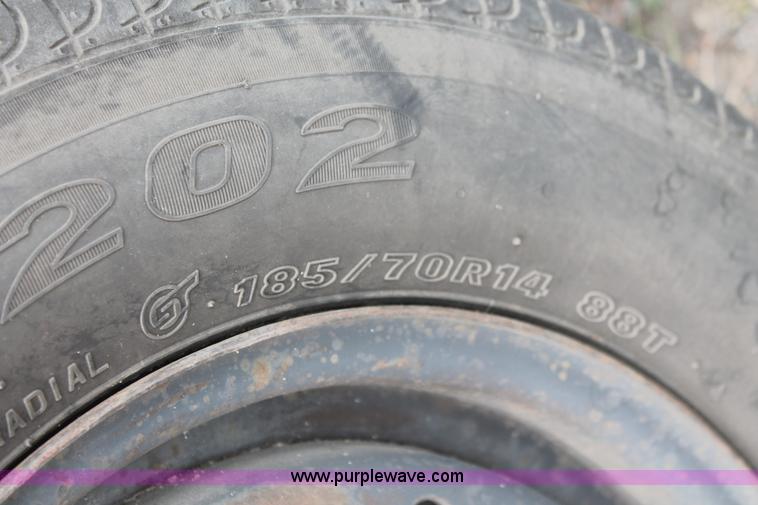 image for item I8112 1994 Dodge Caravan SE van