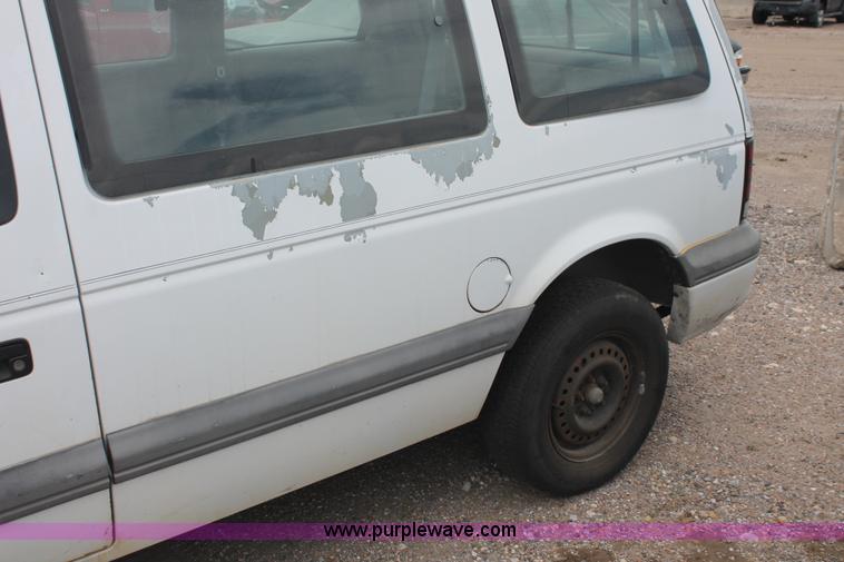 image for item I8112 1994 Dodge Caravan SE van