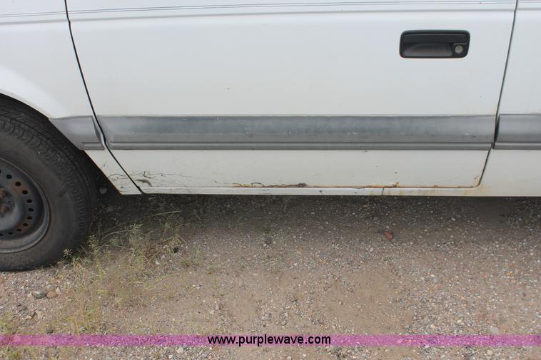 image for item I8112 1994 Dodge Caravan SE van