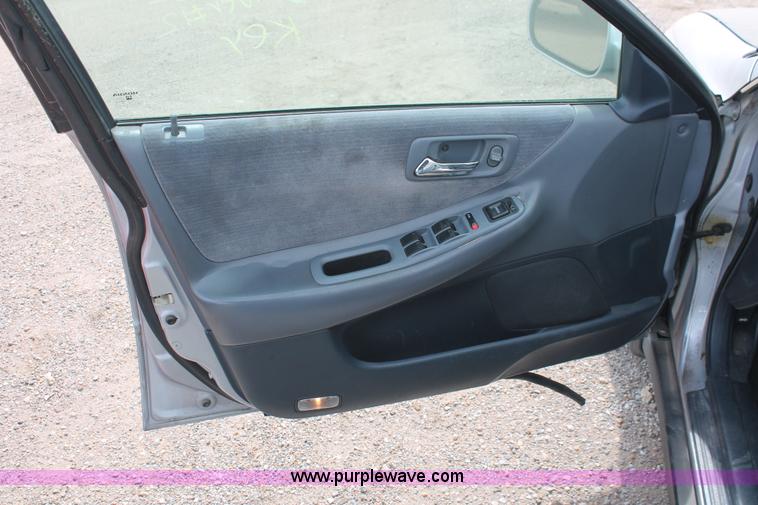 image for item I8113 1998 Honda Accord LX