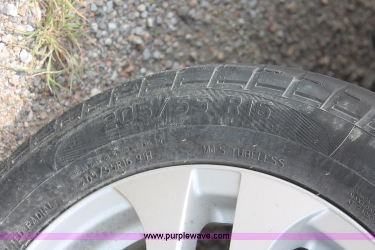 image for item I8114 2004 Saturn ION Quad Coupe 3