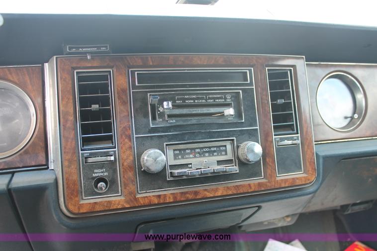 image for item I8115 1981 Buick LeSabe Estate