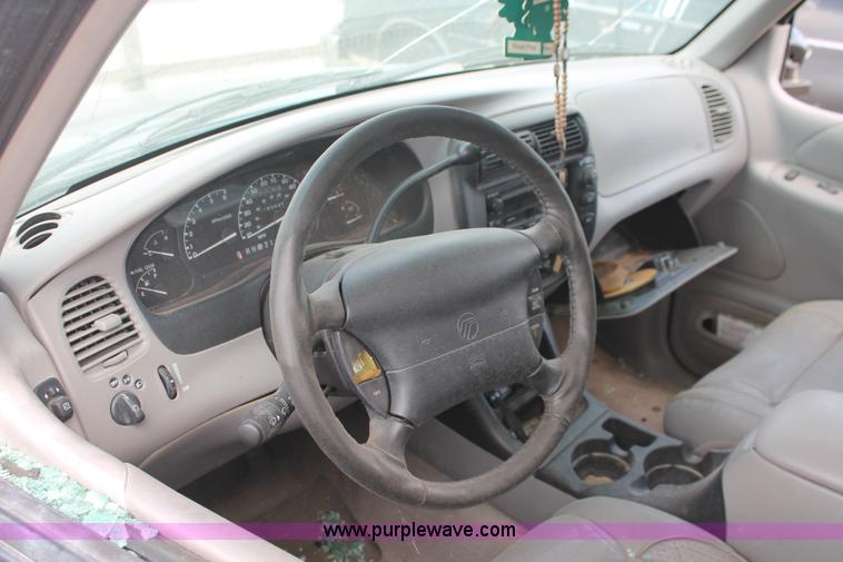 image for item I8116 1998 Mercury Mountaineer SUV