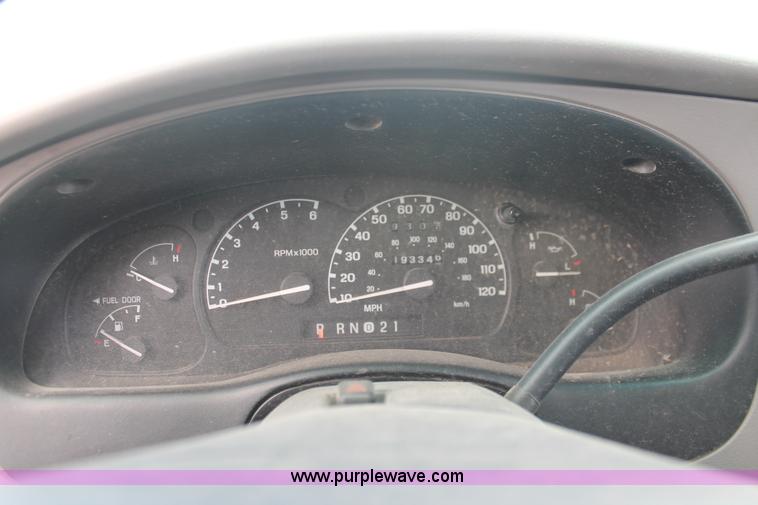 image for item I8116 1998 Mercury Mountaineer SUV