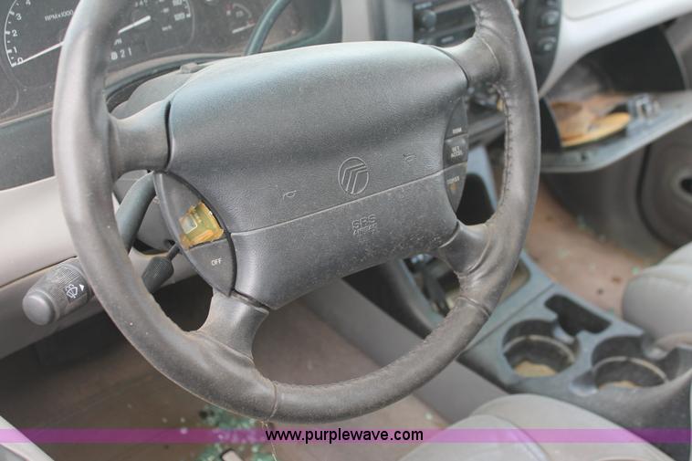 image for item I8116 1998 Mercury Mountaineer SUV