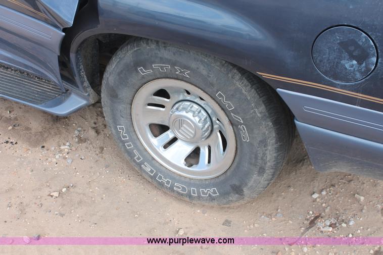 image for item I8116 1998 Mercury Mountaineer SUV