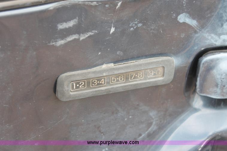 image for item I8116 1998 Mercury Mountaineer SUV