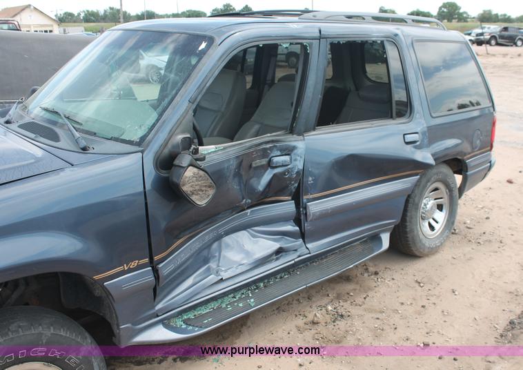 image for item I8116 1998 Mercury Mountaineer SUV