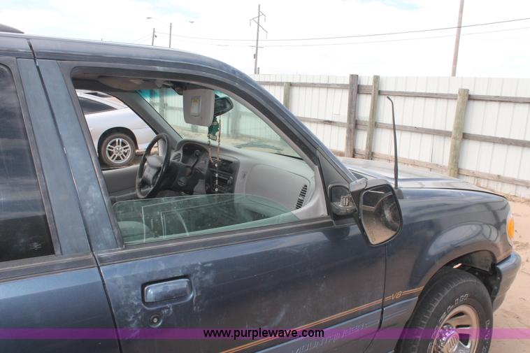 image for item I8116 1998 Mercury Mountaineer SUV