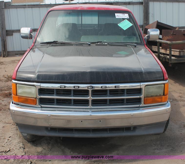 image for item I8117 1994 Dodge Dakota Club Cab pickup truck