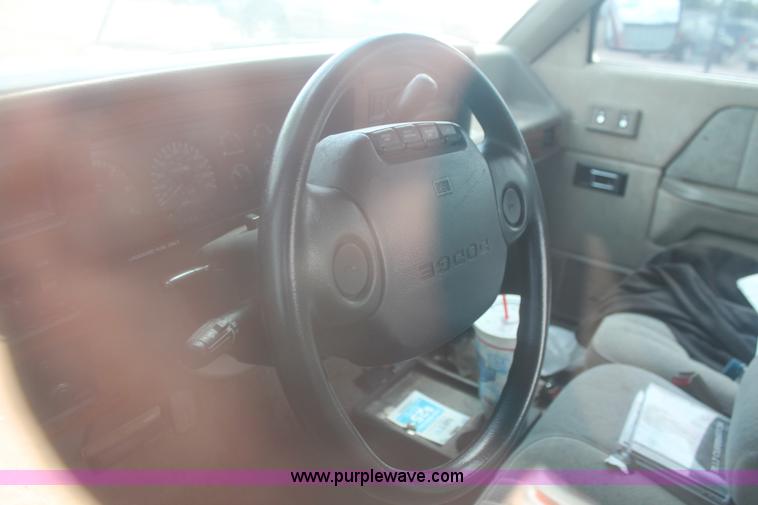 image for item I8117 1994 Dodge Dakota Club Cab pickup truck