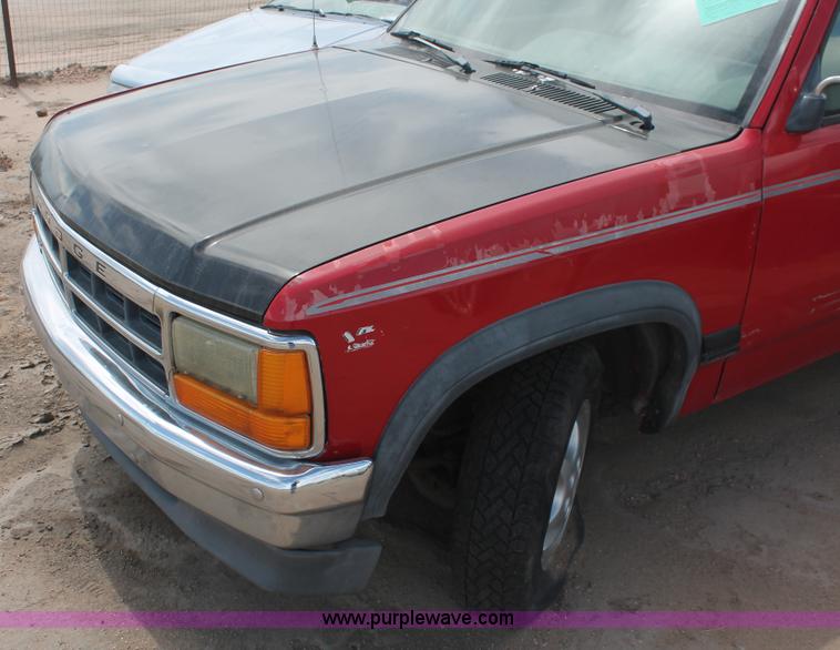 image for item I8117 1994 Dodge Dakota Club Cab pickup truck
