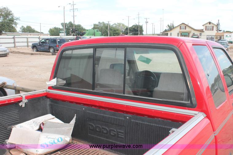 image for item I8117 1994 Dodge Dakota Club Cab pickup truck