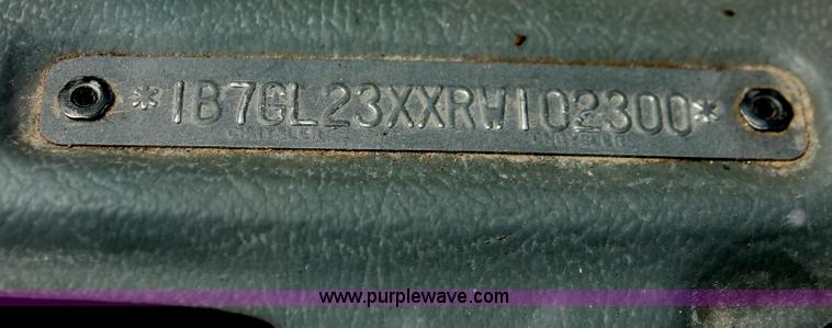 image for item I8117 1994 Dodge Dakota Club Cab pickup truck