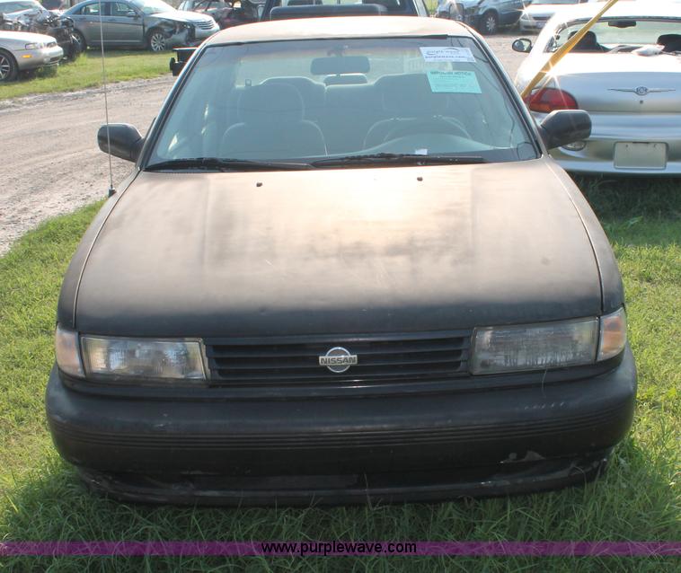 image for item I8153 1992 Nissan Sentra E