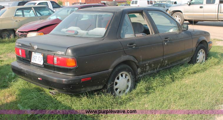 image for item I8153 1992 Nissan Sentra E