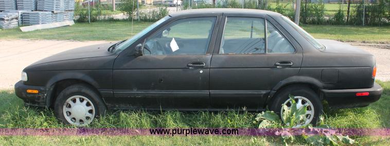 image for item I8153 1992 Nissan Sentra E