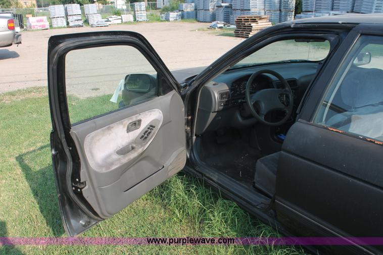 image for item I8153 1992 Nissan Sentra E