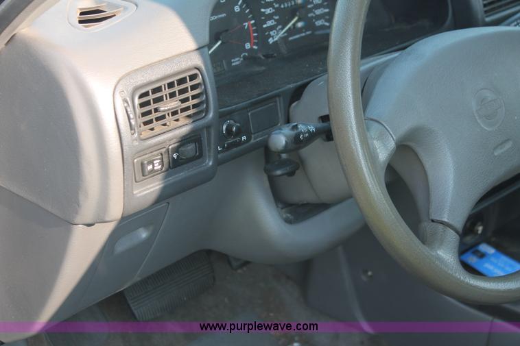 image for item I8153 1992 Nissan Sentra E