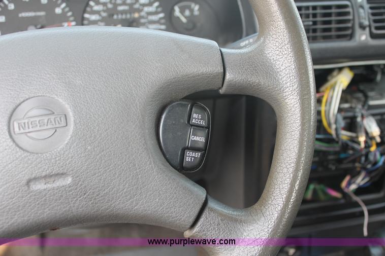 image for item I8153 1992 Nissan Sentra E