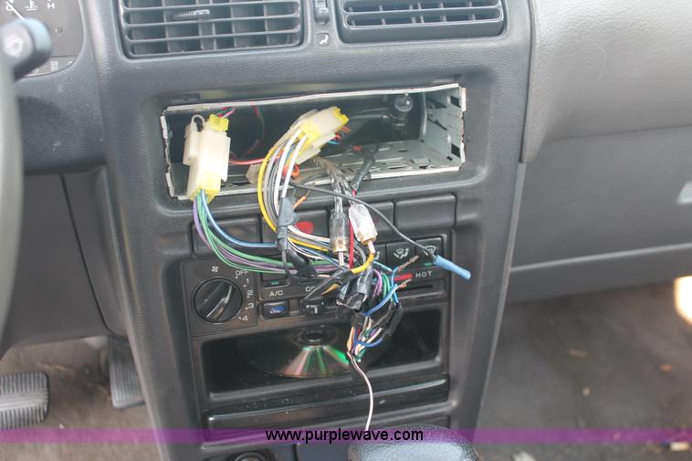 image for item I8153 1992 Nissan Sentra E