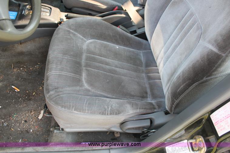 image for item I8153 1992 Nissan Sentra E