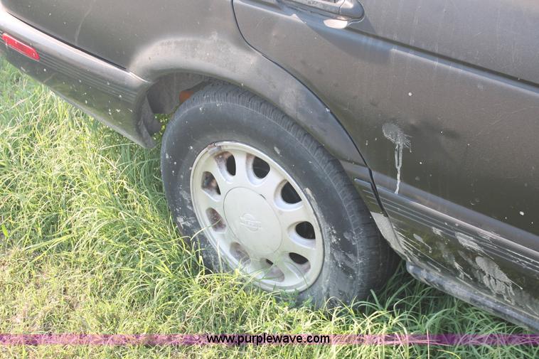 image for item I8153 1992 Nissan Sentra E