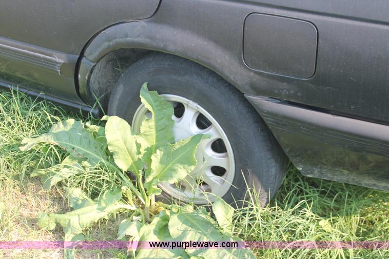 image for item I8153 1992 Nissan Sentra E