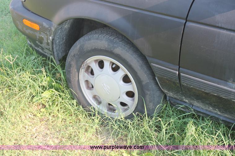 image for item I8153 1992 Nissan Sentra E