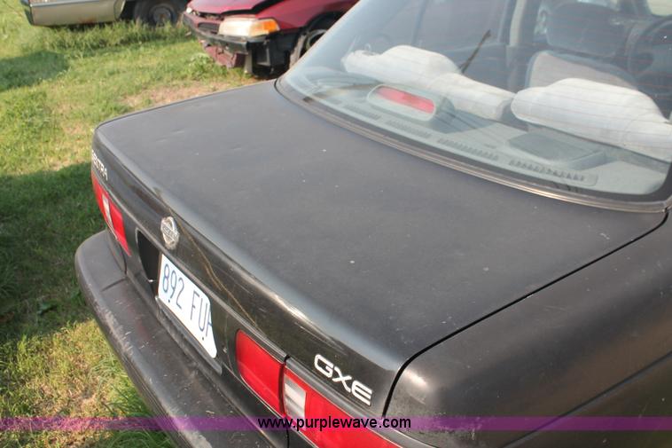 image for item I8153 1992 Nissan Sentra E