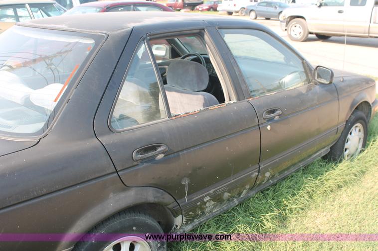 image for item I8153 1992 Nissan Sentra E