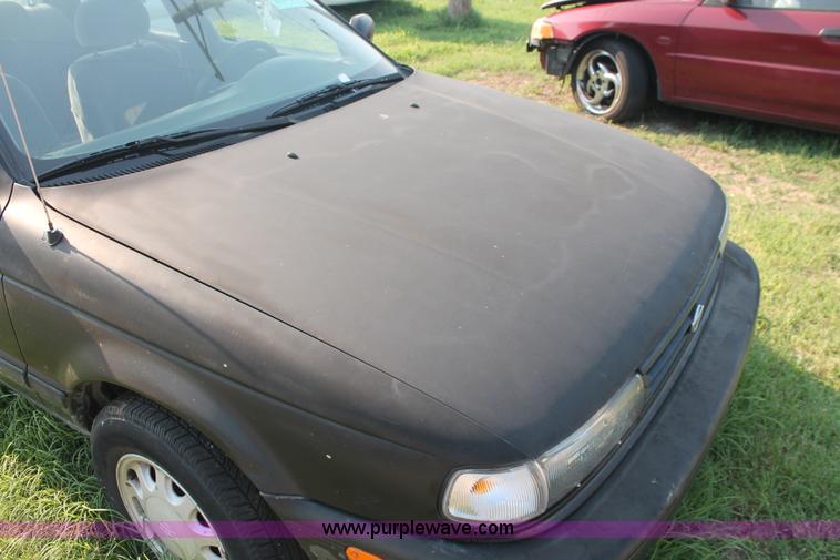 image for item I8153 1992 Nissan Sentra E
